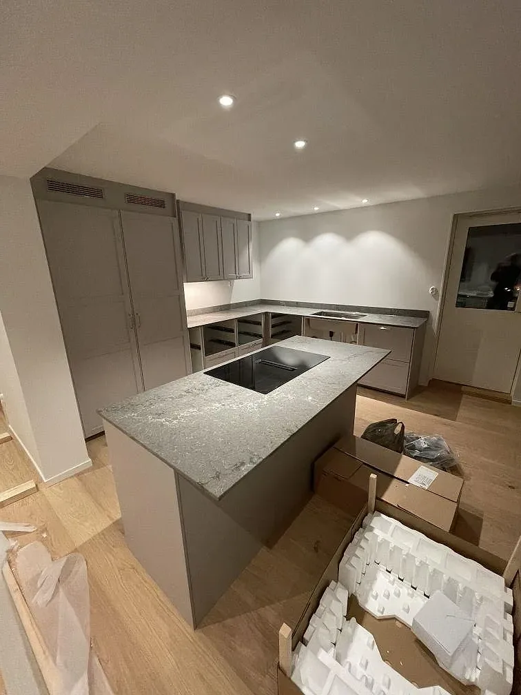 Køkkenbordplade i Caesarstone Turbine Grey, Västra Frölunda
