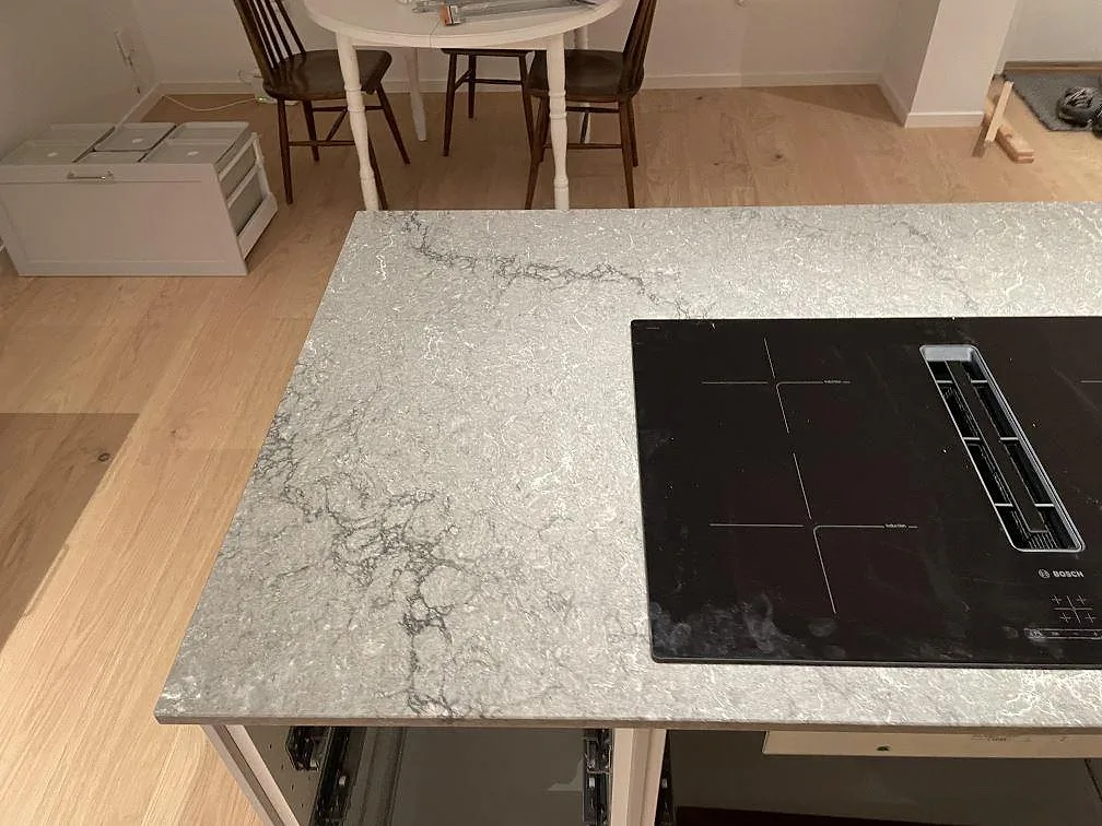 Køkkenbordplade i Caesarstone Turbine Grey, Västra Frölunda – billede 8
