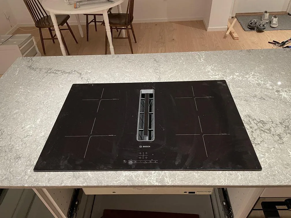 Køkkenbordplade i Caesarstone Turbine Grey, Västra Frölunda – billede 2
