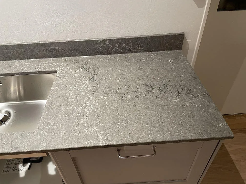 Køkkenbordplade i Caesarstone Turbine Grey, Västra Frölunda – billede 3