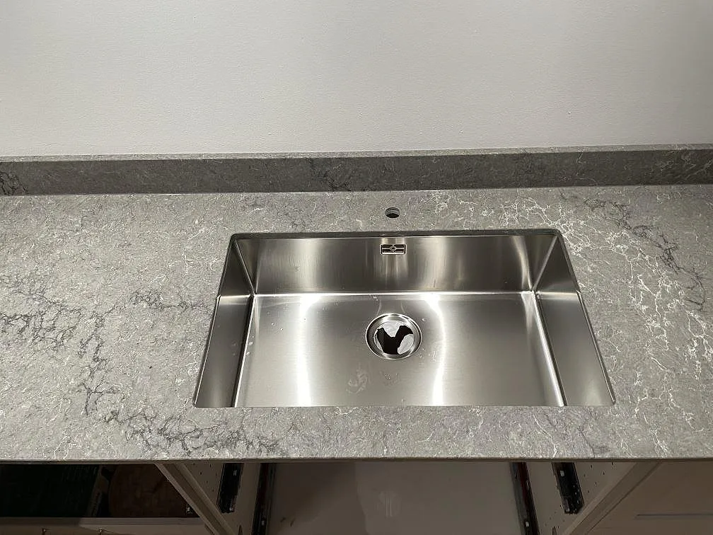 Køkkenbordplade i Caesarstone Turbine Grey, Västra Frölunda – billede 4