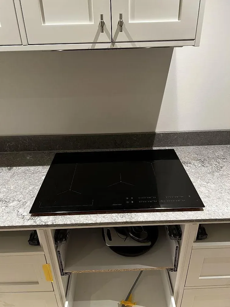 Køkkenbordplade i Caesarstone Turbine Grey, Västra Frölunda – billede 3
