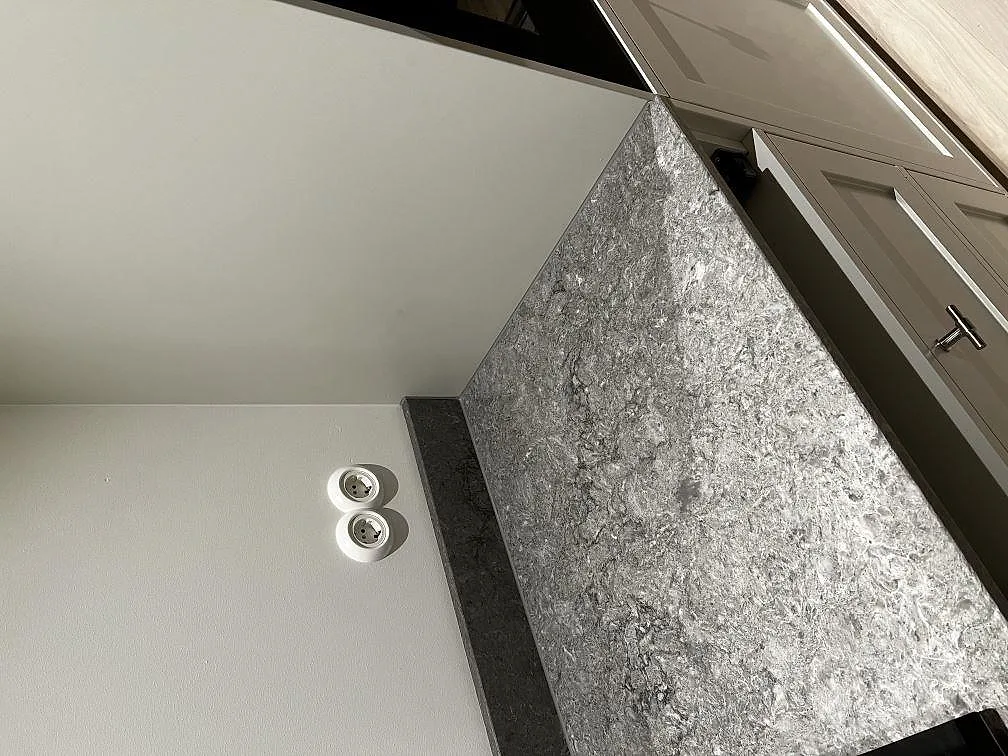 Køkkenbordplade i Caesarstone Turbine Grey, Västra Frölunda – billede 6