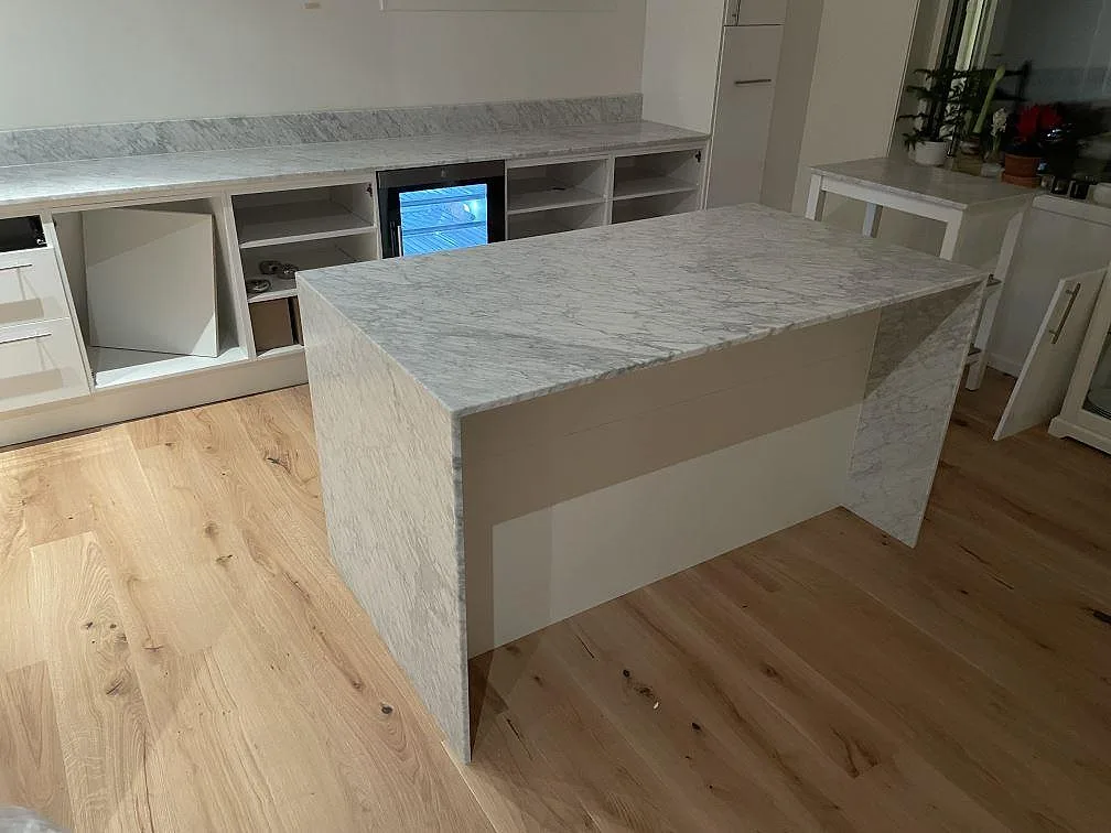 Køkkenbordplade i Carrara C, Älmsta – billede 2