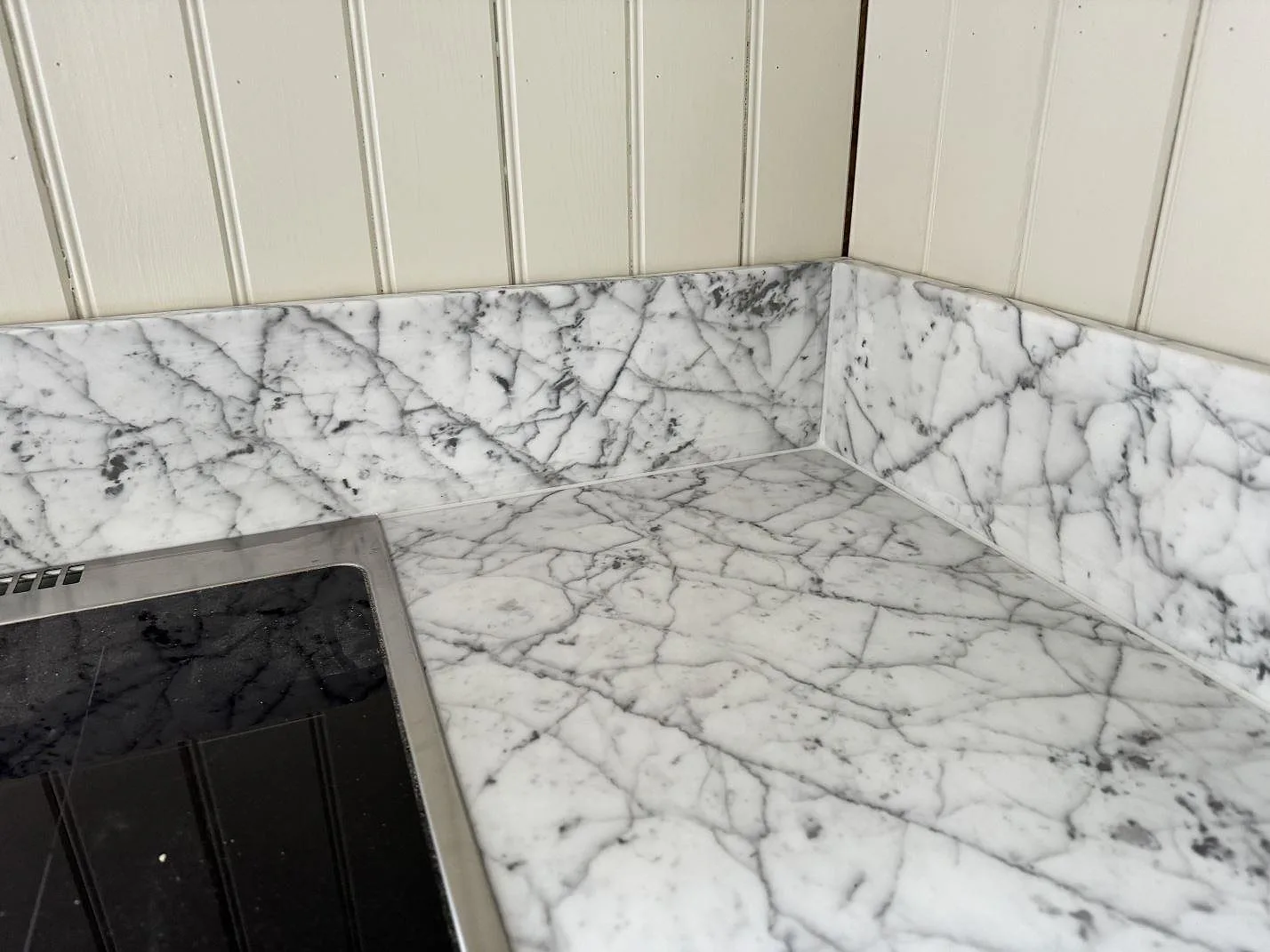 Køkkenbordplade i Carrara C, Alstermo – billede 3