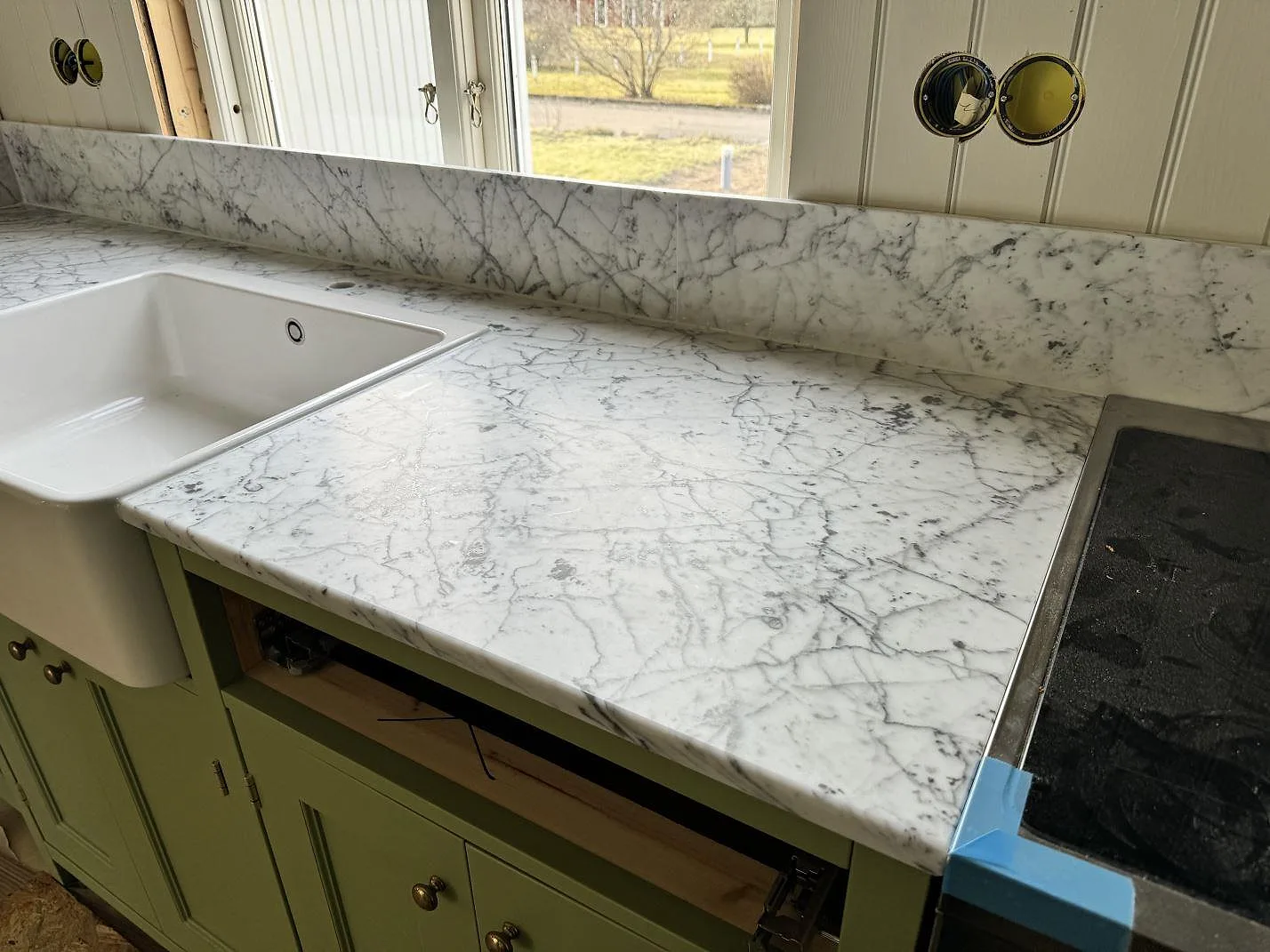 Køkkenbordplade i Carrara C, Alstermo
