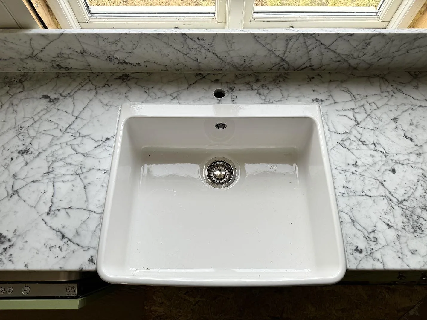 Køkkenbordplade i Carrara C, Alstermo – billede 2
