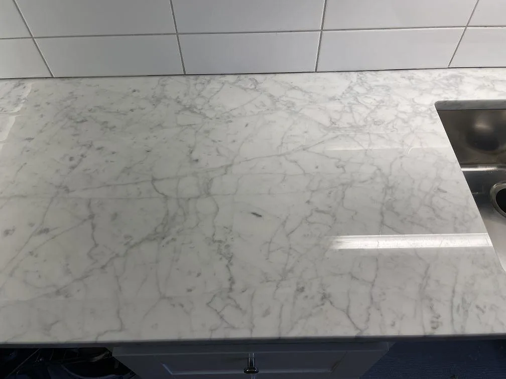 Køkkenbordplade i Carrara C, Bromma – billede 2