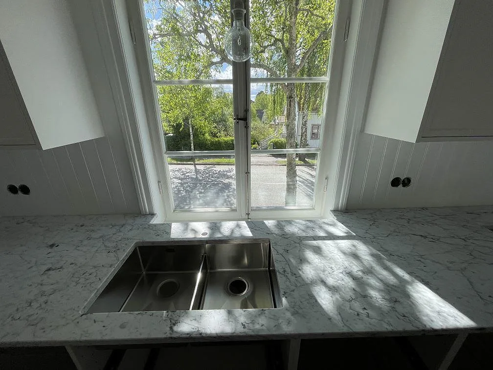 Køkkenbordplade i Carrara C, Bromma – billede 2