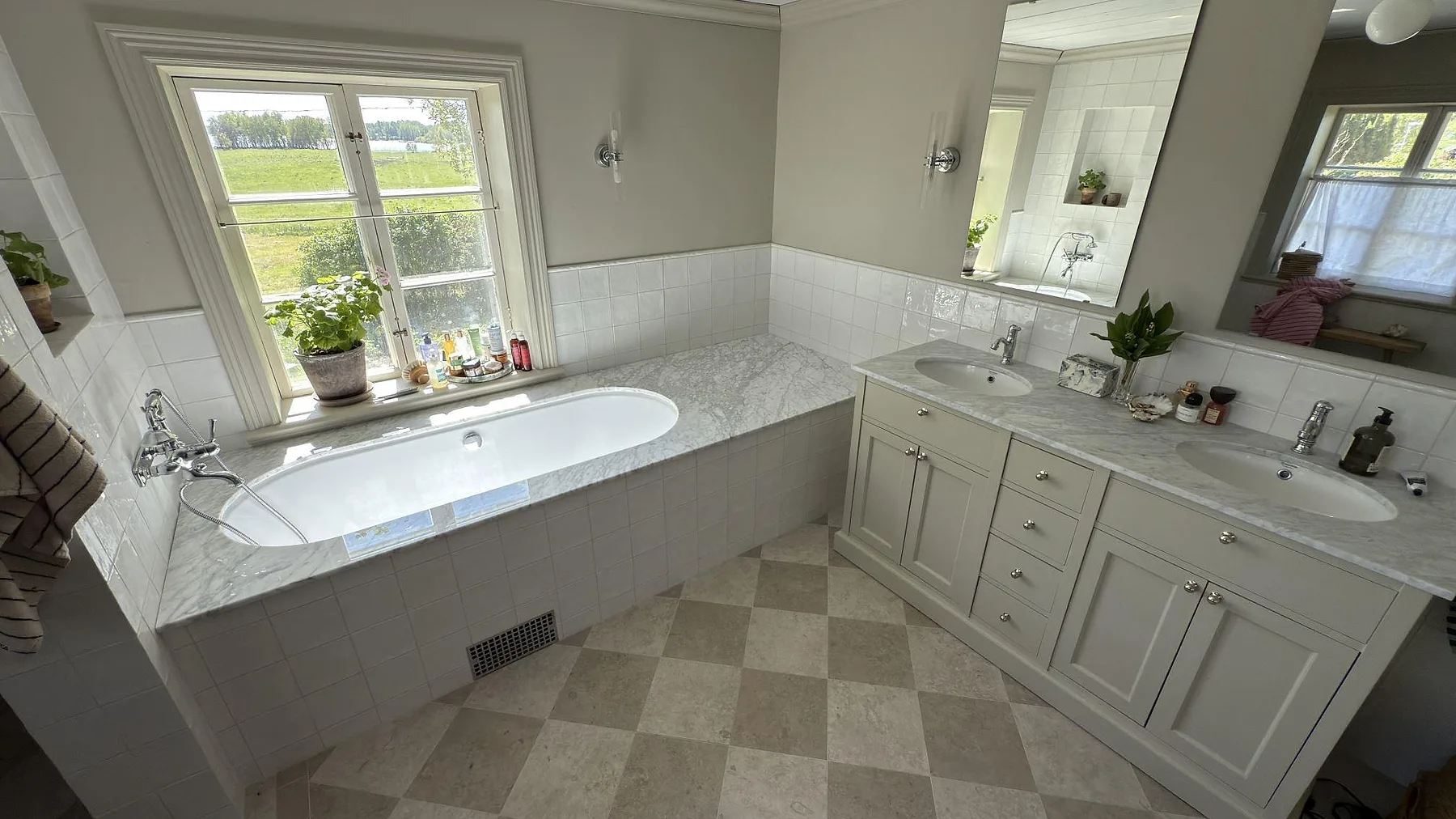 Bordplade i Carrara C, By Kyrkby – billede 2