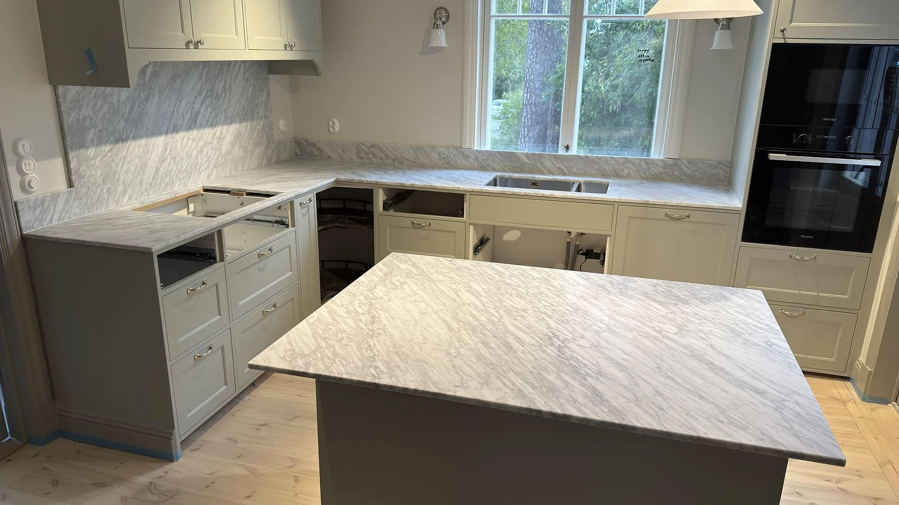Køkkenbordplade i Carrara C, Djursholm – billede 2