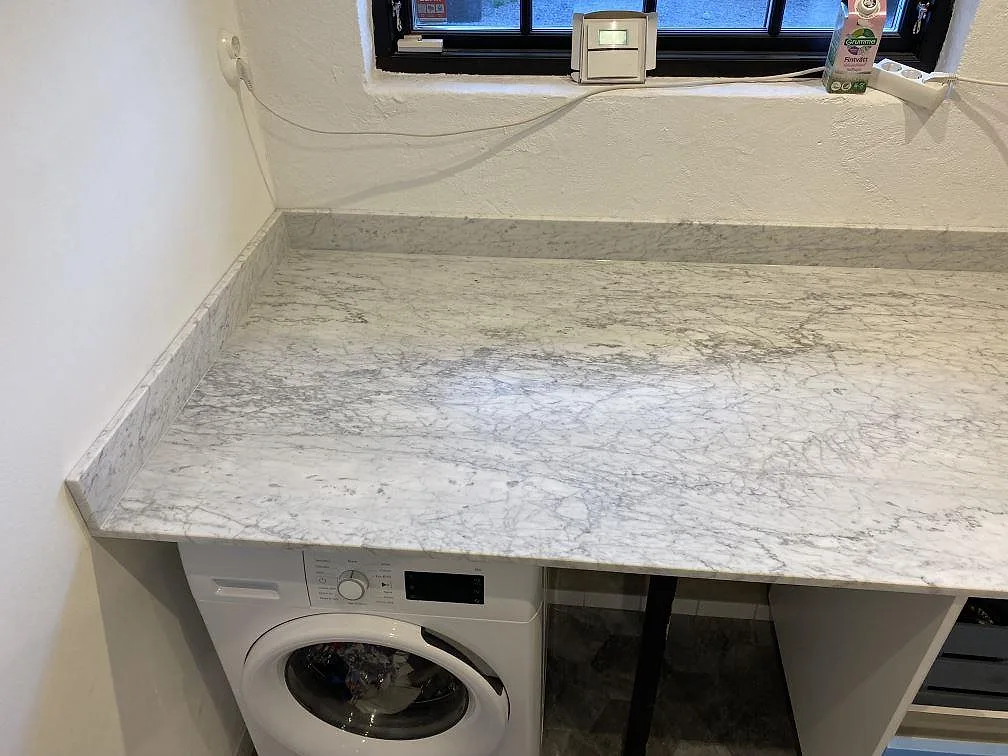 Marmorbordplade i Carrara C, Farhult – billede 3