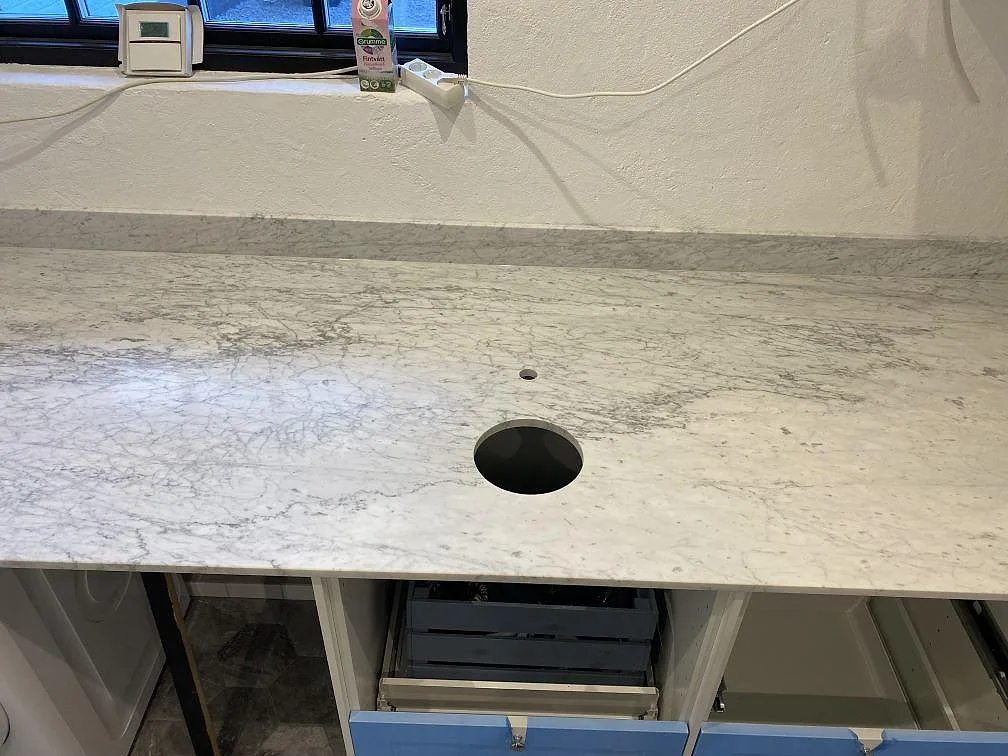 Marmorbordplade i Carrara C, Farhult – billede 2