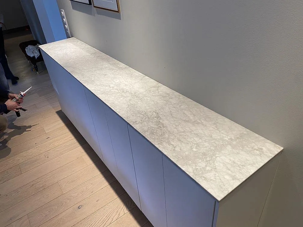 Bordplade i Carrara C, Höllviken
