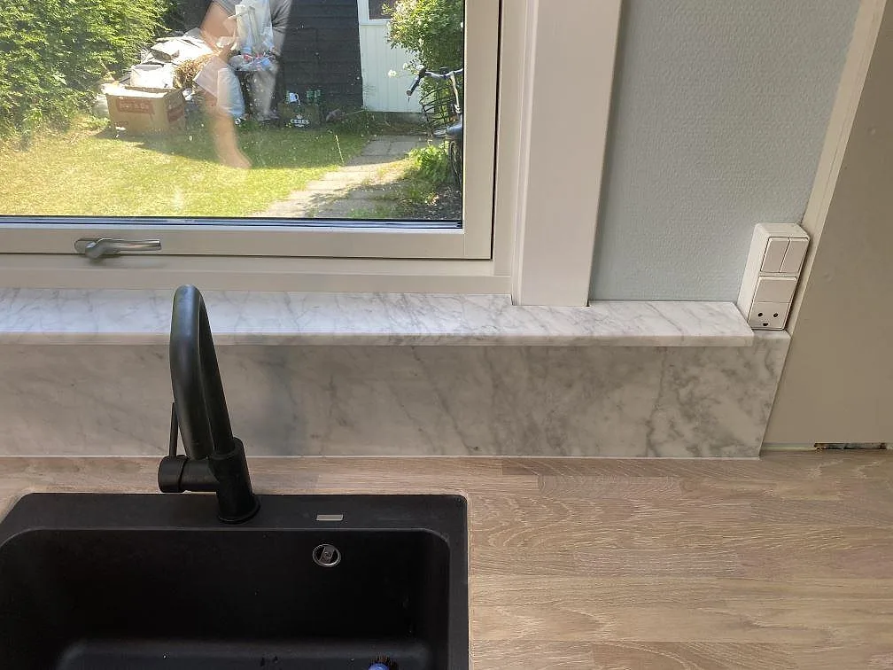 Vægbeklædning og vindueskarm i Carrara C, Jægerspris – billede 3