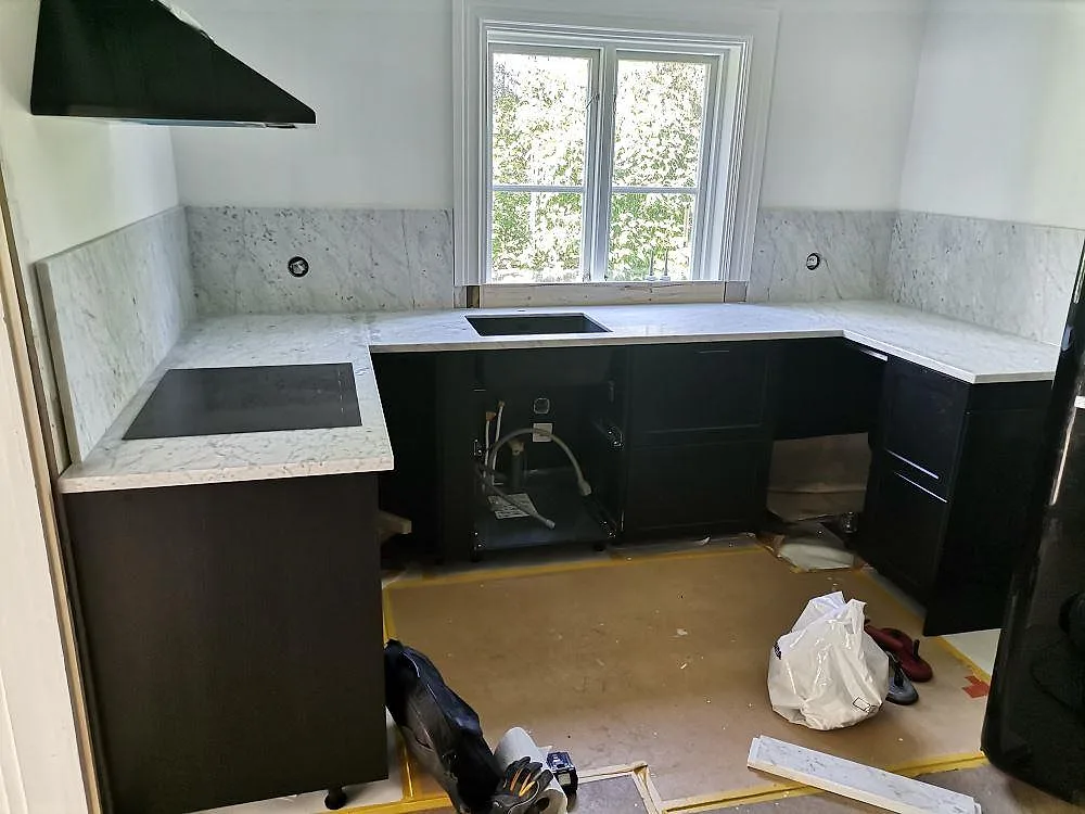 Køkkenbordplade i Carrara C-marmor, Leksand