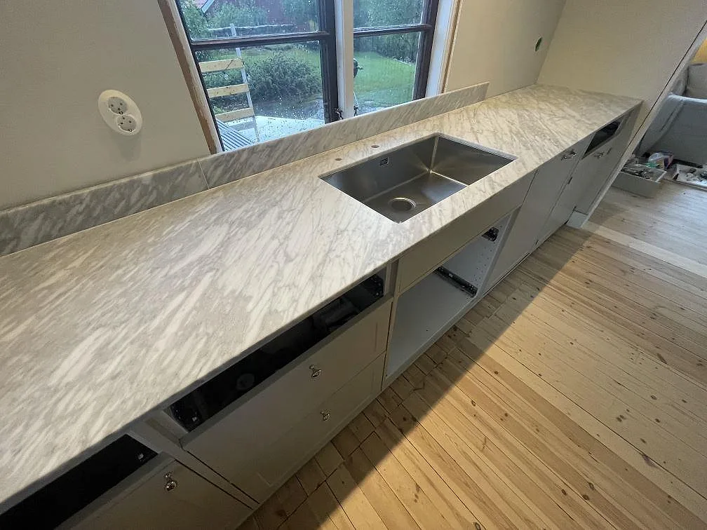 Køkkenbordplade i Carrara C, Linköping – billede 3