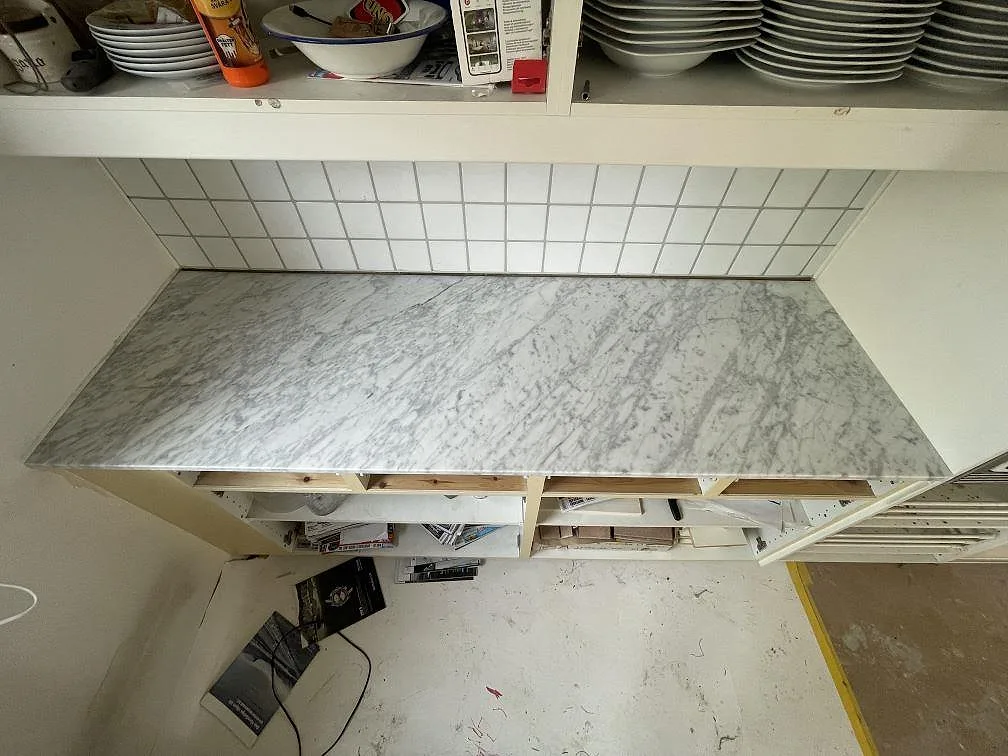 Køkkenbordplade i Carrara C, Ljusterö – billede 2