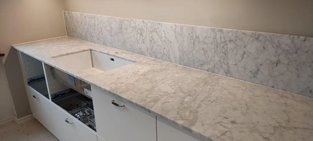 Køkkenbordplade i Carrara C-marmor, Lund – billede 3