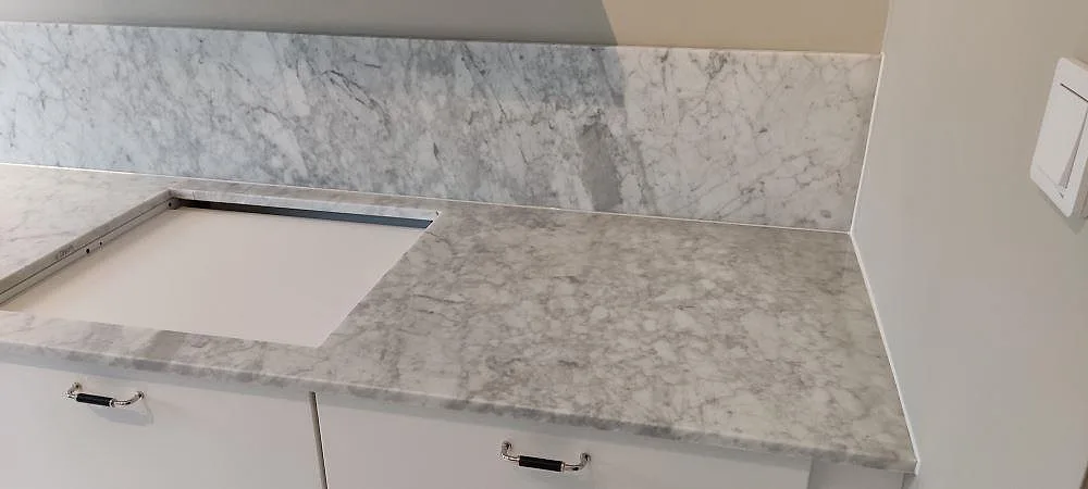 Køkkenbordplade i Carrara C-marmor, Lund