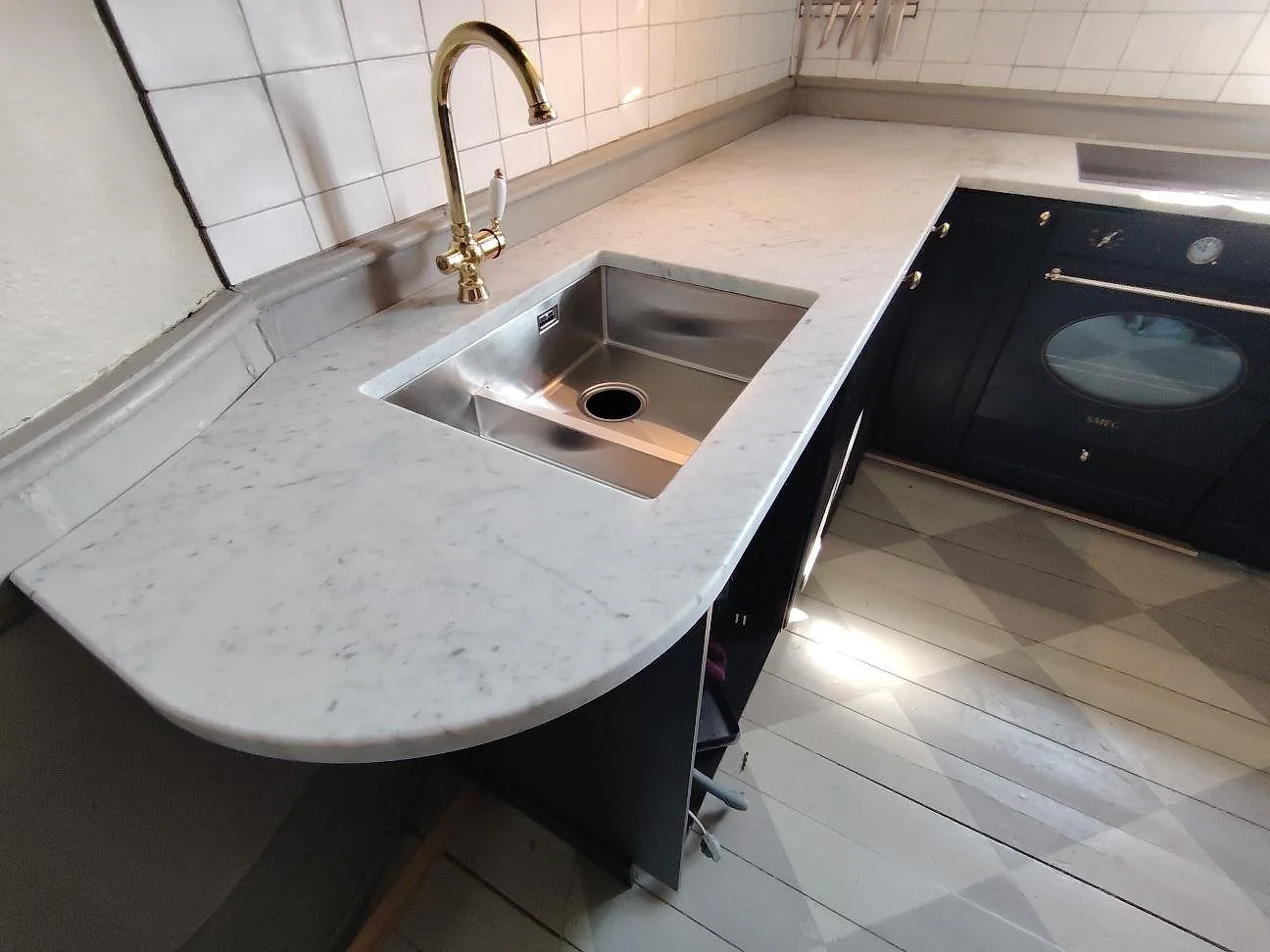 Køkkenbordplade i Carrara C, Örsundsbro – billede 2