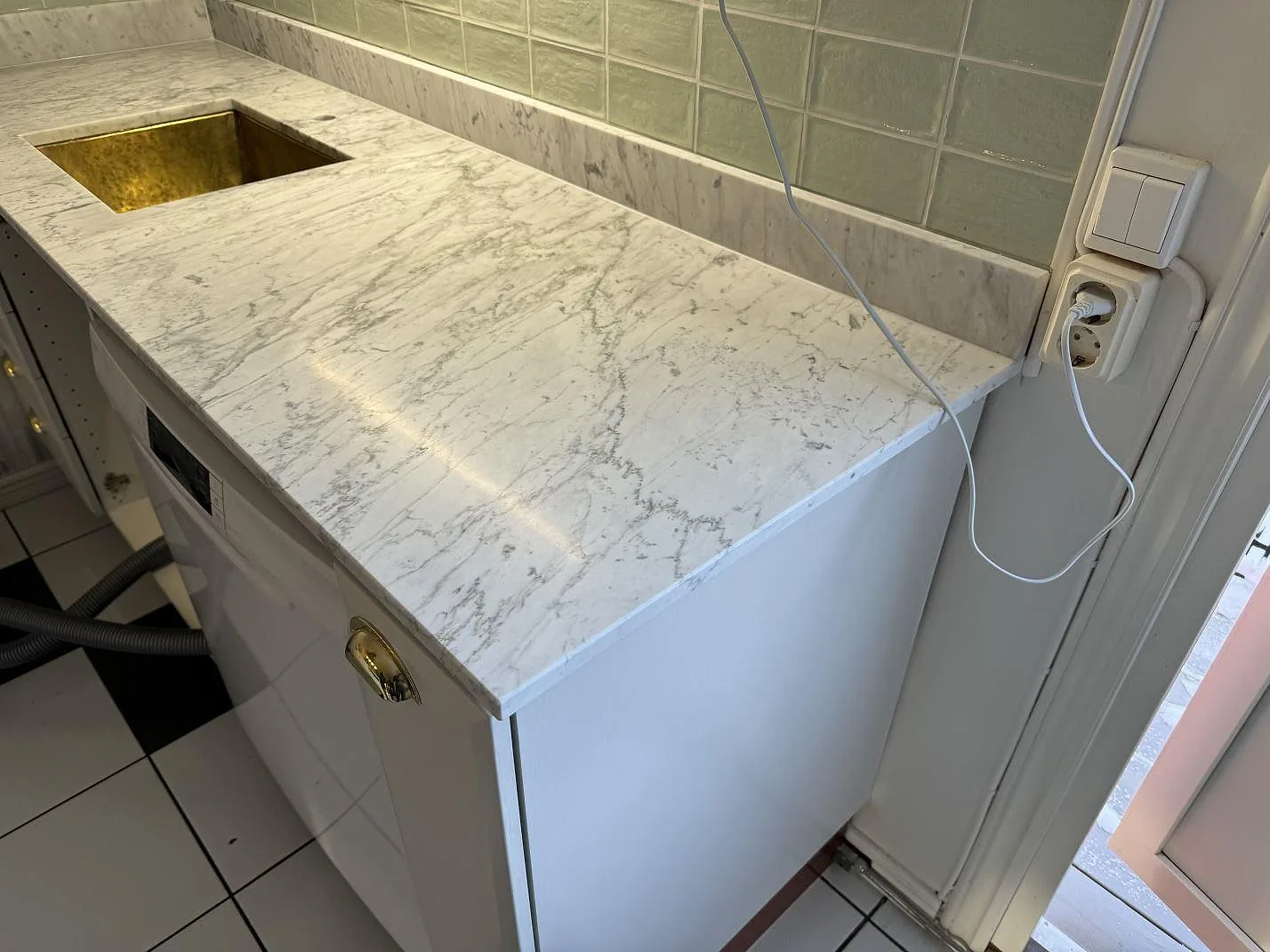 Køkkenbordplade i Carrara C, Rockneby