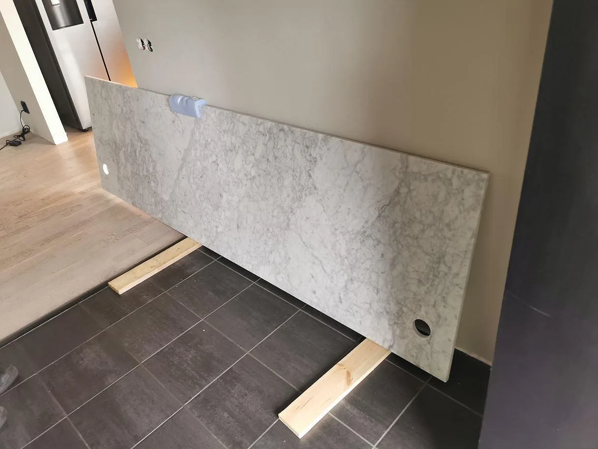 Køkkenbordplade i Carrara C-marmor, Skillingaryd