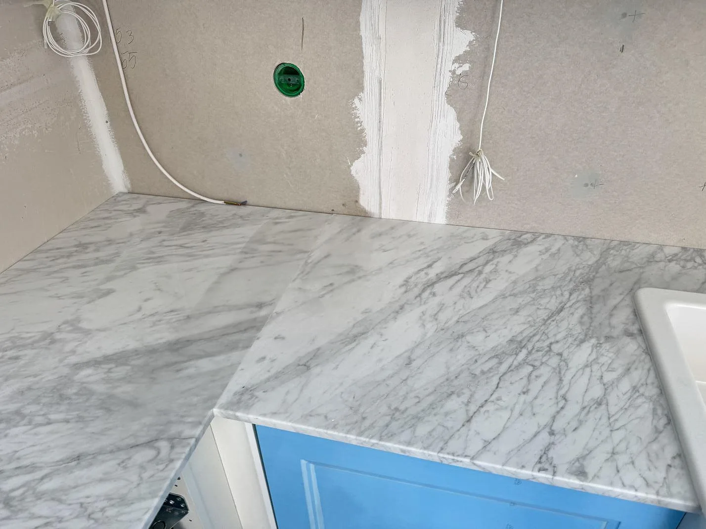 Køkkenbordplade i Carrara C, Skillinge – billede 3