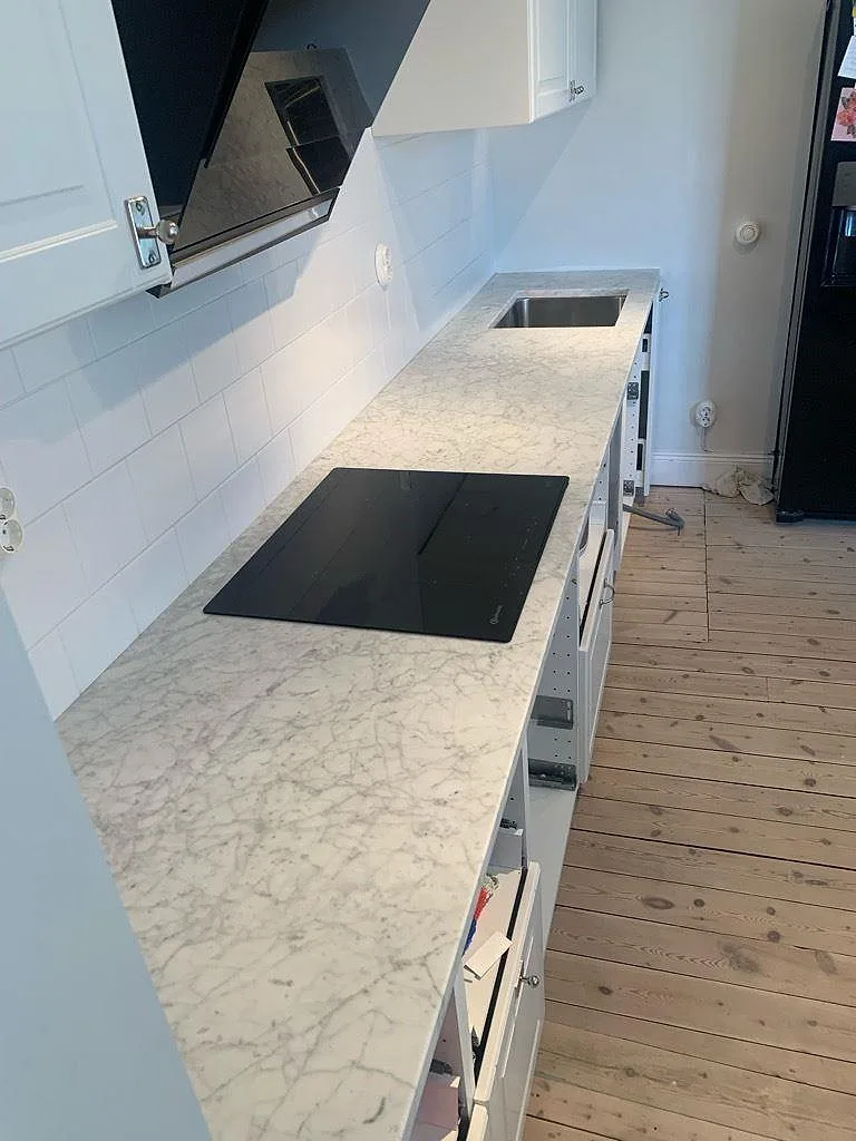 Køkkenbordplade i Carrara C, Solna – billede 2