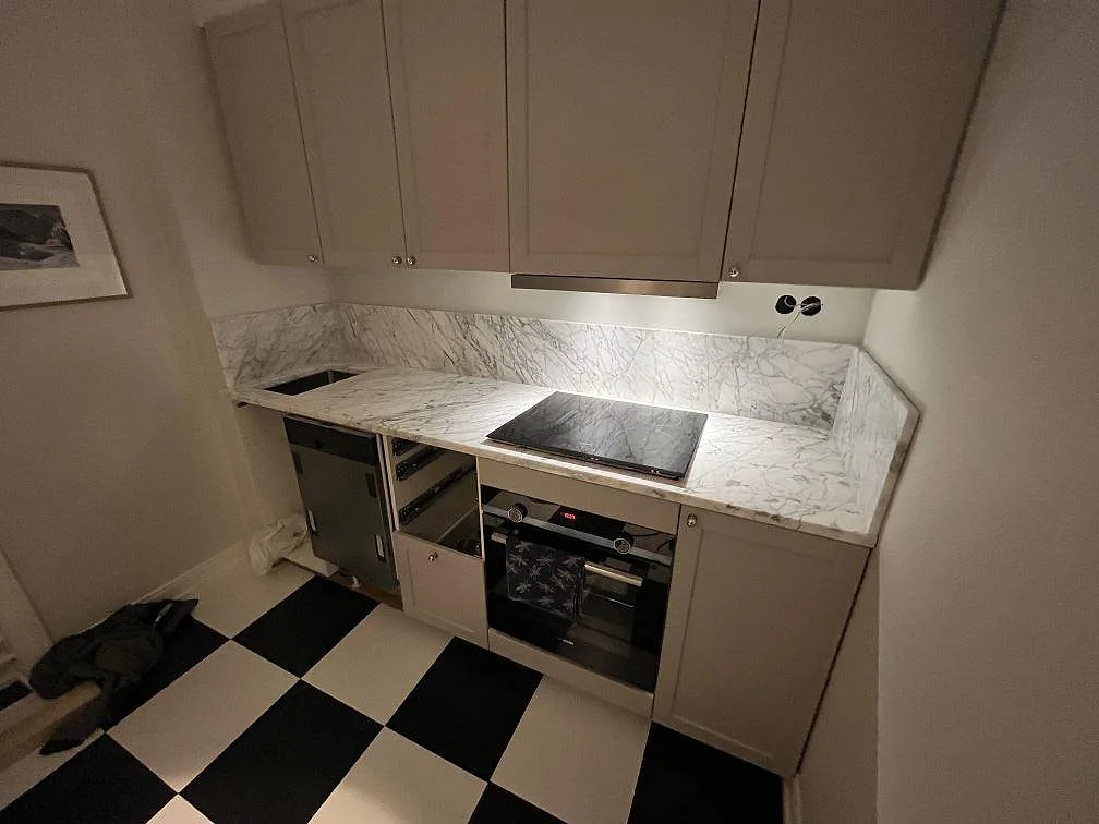Køkkenbordplade i Carrara C, Stockholm