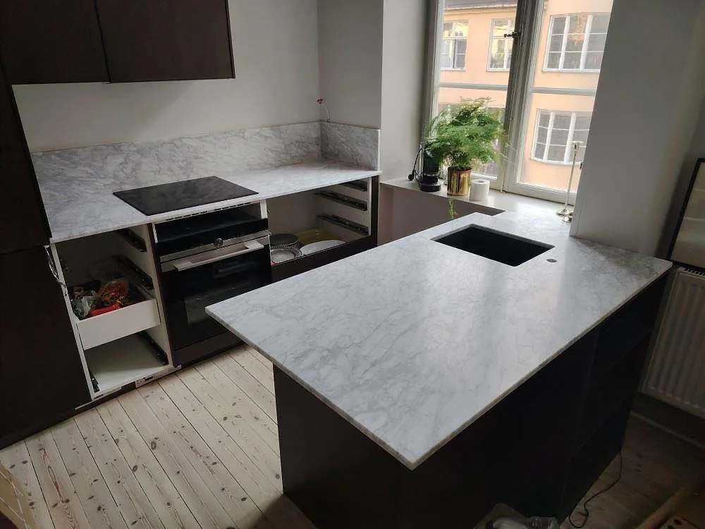 Gennemført projekt: Køkkenbordplade i Carrara C, Stockholm.