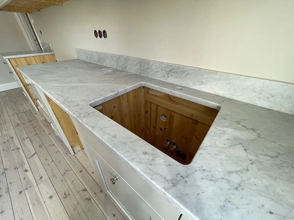 Køkkenbordplade i Carrara C, Stockholm – billede 3