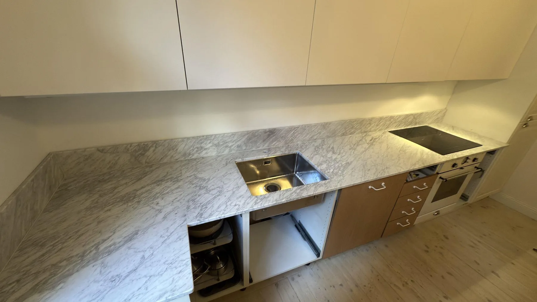 Køkkenbordplade i Carrara C, Stockholm – billede 2