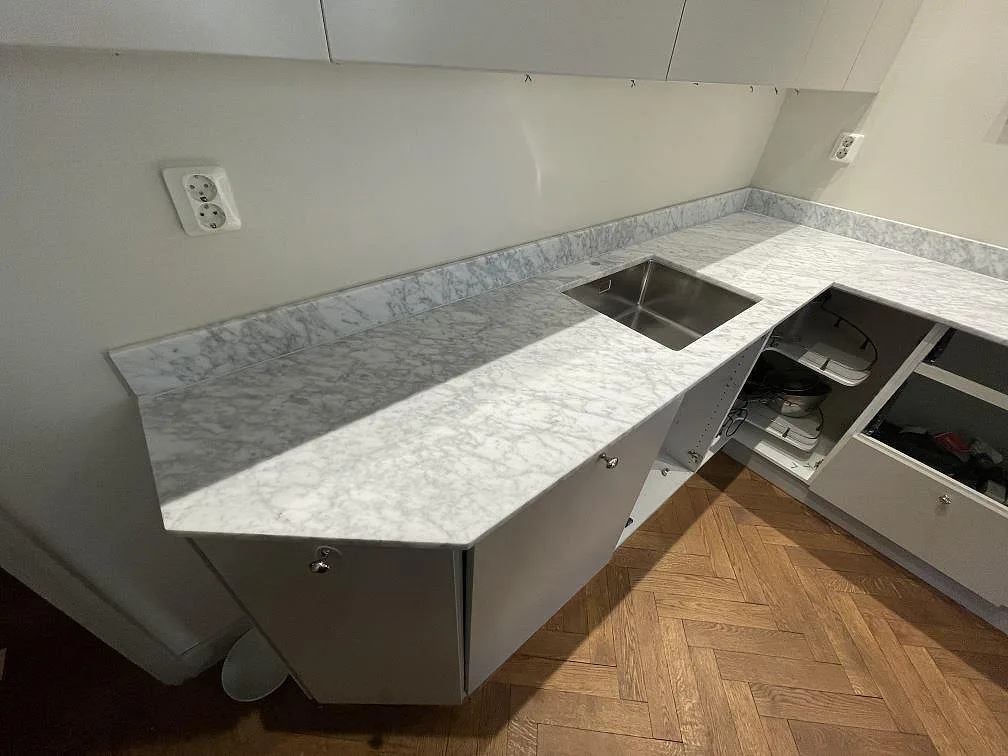 Køkkenbordplade i Carrara C, Stockholm – billede 2