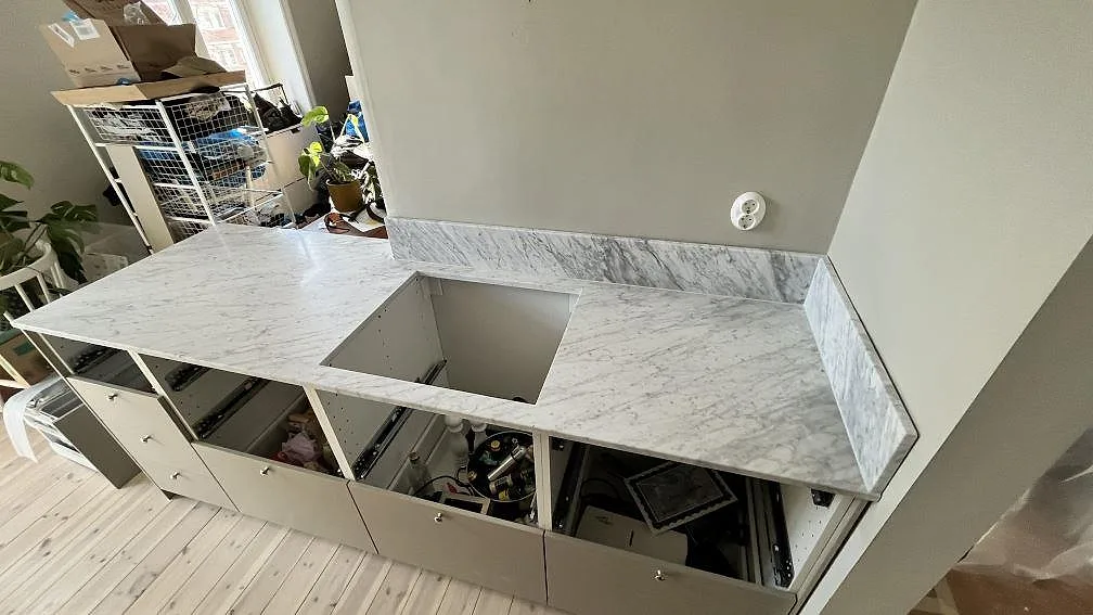 Køkkenbordplade i Carrara C, Sundbyberg – billede 2