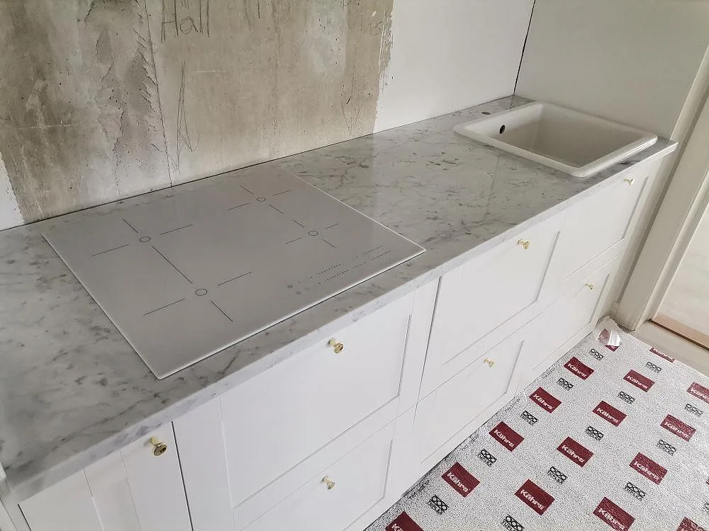 Køkkenbordplade i Carrara C-marmor, Täby