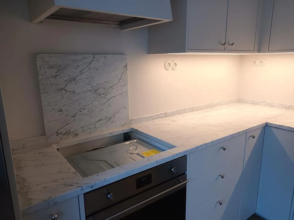 Køkkenbordplade i Carrara C, Täby – billede 2