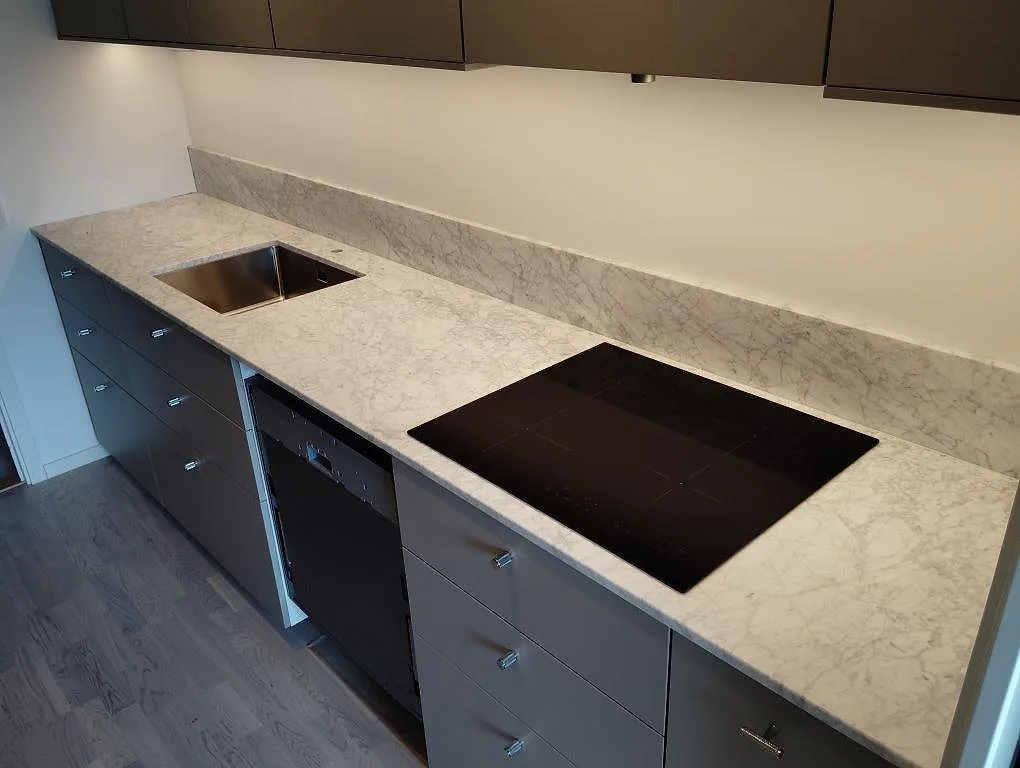 Køkkenbordplade i Carrara C, Täby