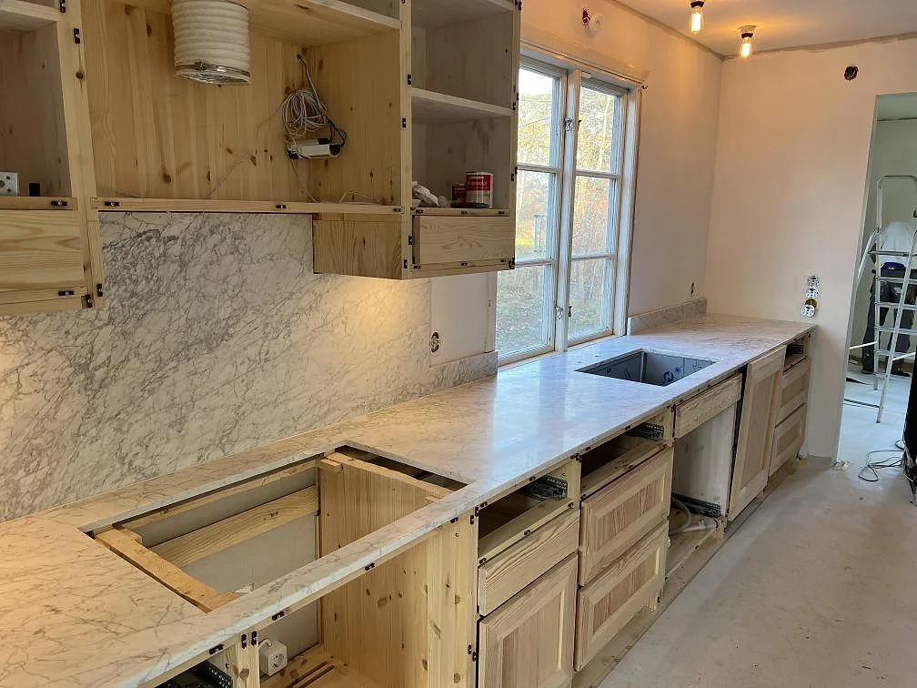Køkkenbordplade i Carrara C, Täby – billede 2