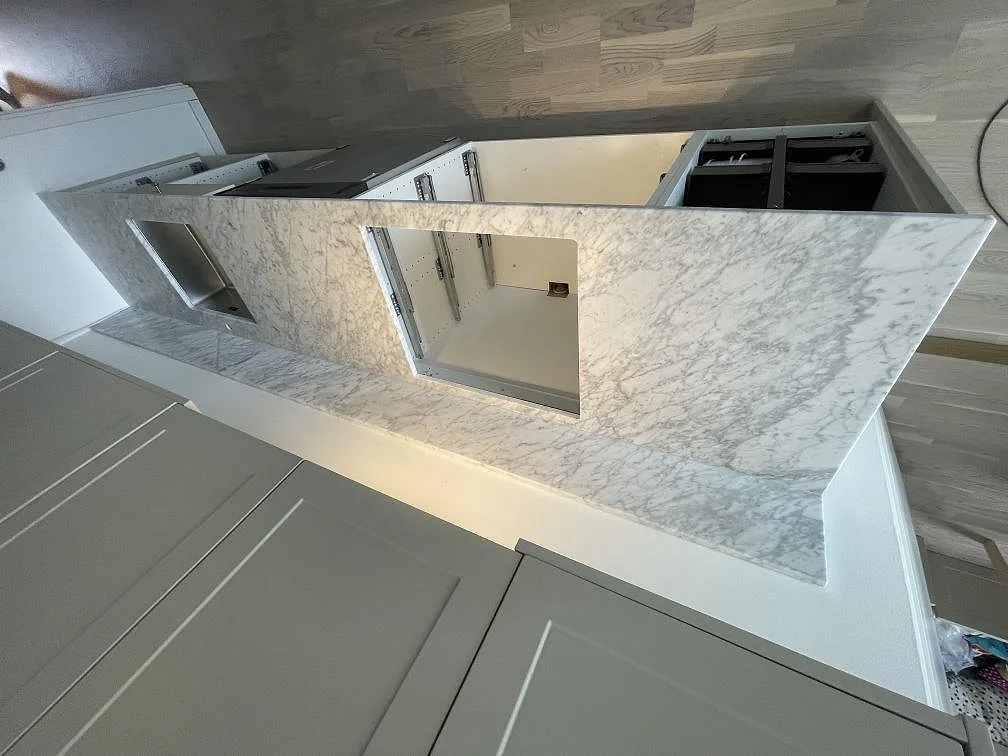 Gennemført projekt: Køkkenbordplade i Carrara C, Täby.