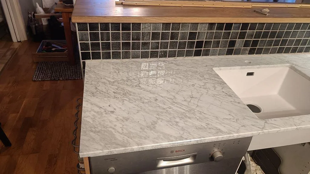 Køkkenbordplade i Carrara C, Timmersdala – billede 2