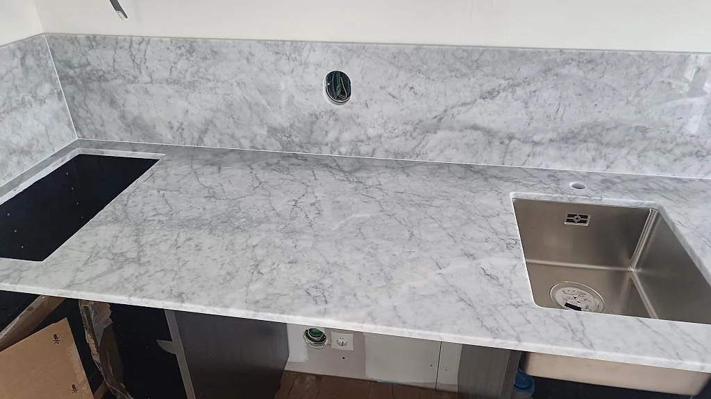 Køkkenbordplade i Carrara C, Västra Karup – billede 3