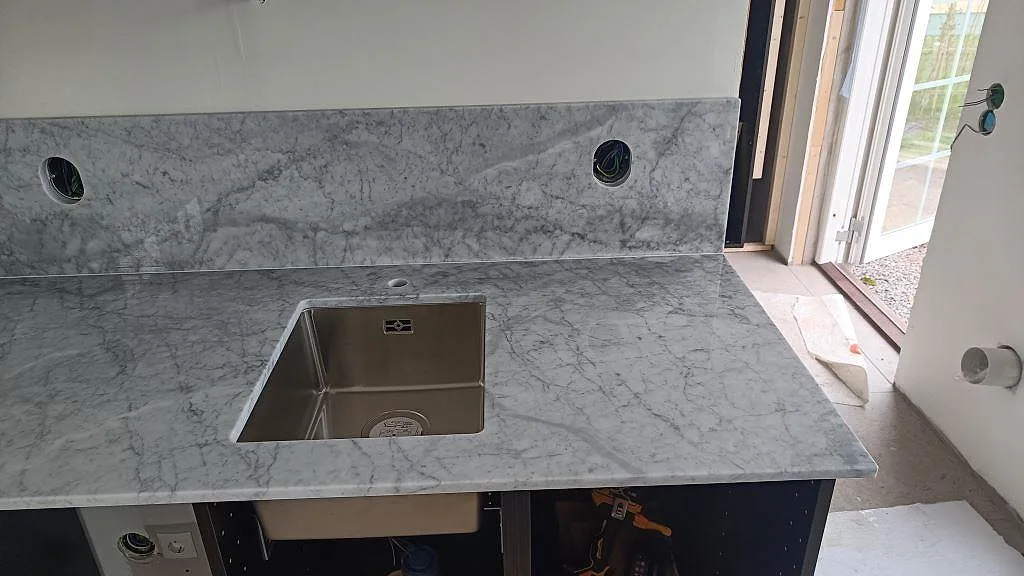 Køkkenbordplade i Carrara C, Västra Karup – billede 5