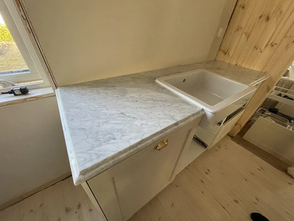 Køkkenbordplade i Carrara C, Valbo – billede 2