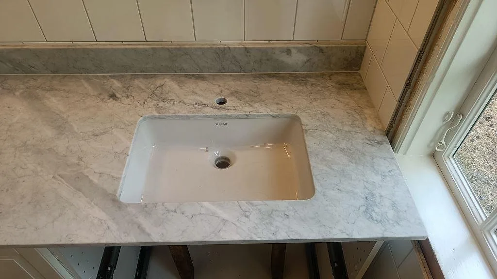 Bordplade i Carrara, Höllviken – billede 2