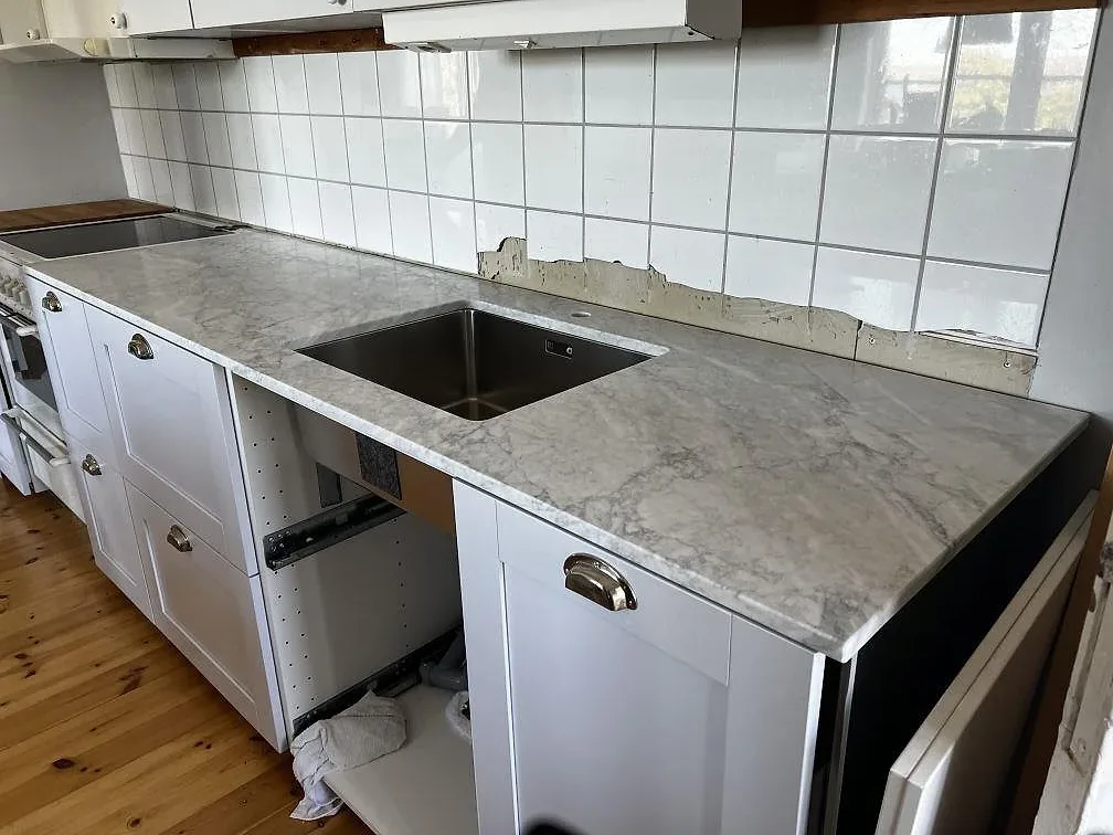 Køkkenbordplade i Carrara C, Hunnebostrand
