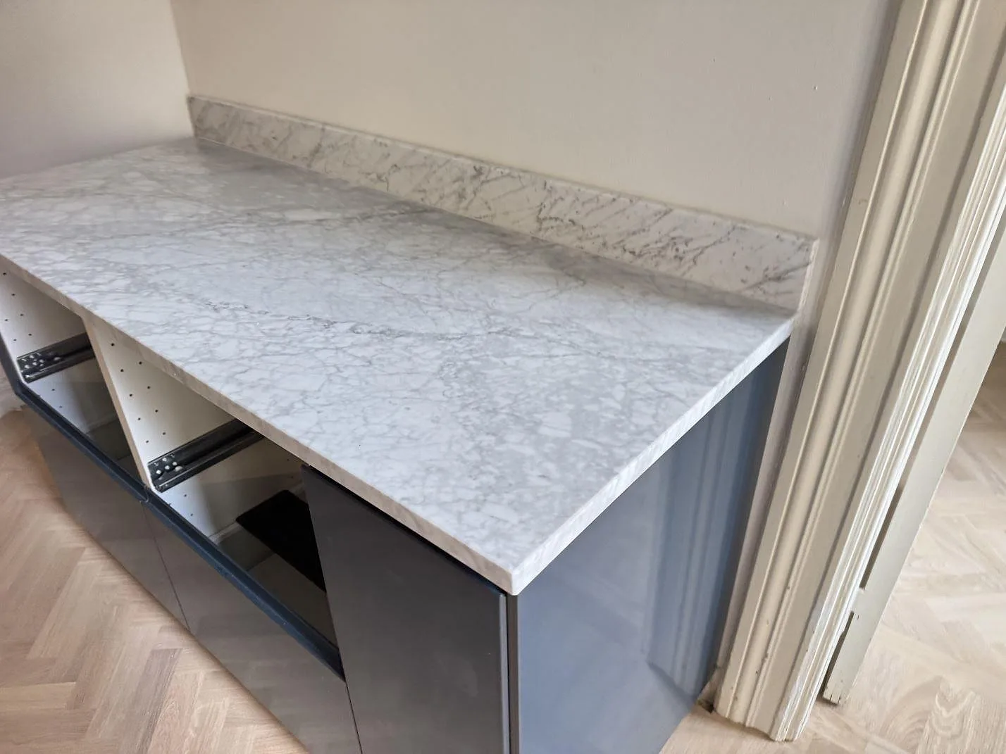Køkkenbordplade i Carrara C, Malmö – billede 2