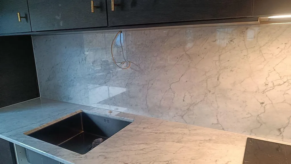 Køkkenbordplade i Carrara C, Skee – billede 2