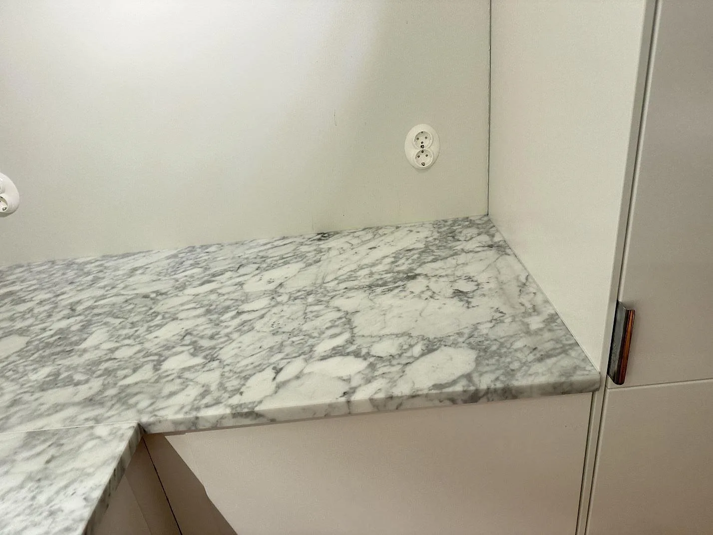 Køkkenbordplade i Carrara C, Stora høje – billede 3