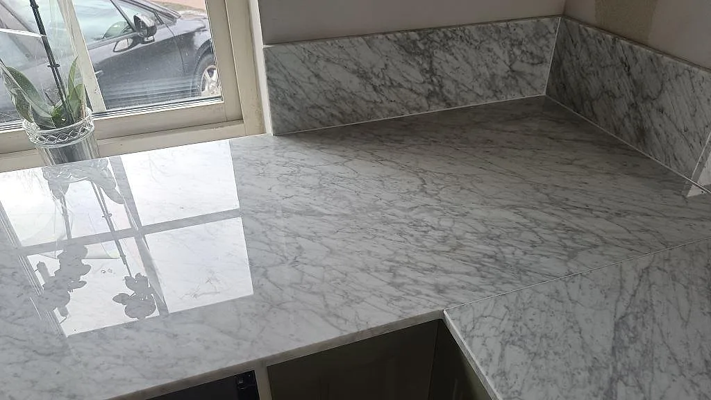 Køkkenbordplade i Carrara C, Svanshall – billede 2